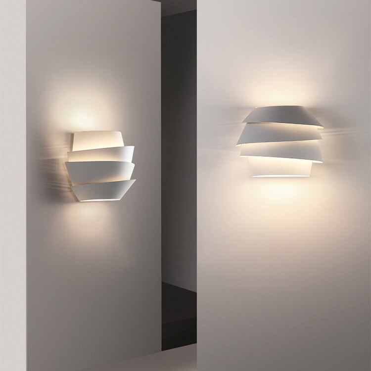 Skandinavische Wandlampe aus Eisen mit Doppelleuchten – Moderne Beleuchtung