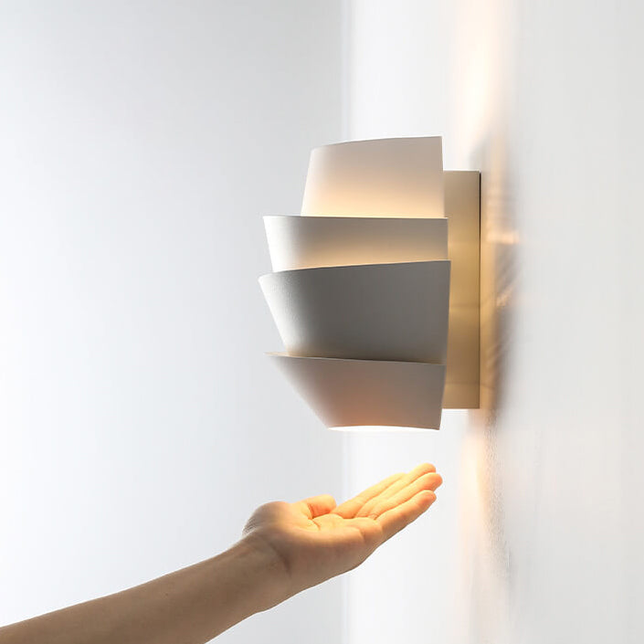 Skandinavische Wandlampe aus Eisen mit Doppelleuchten – Moderne Beleuchtung