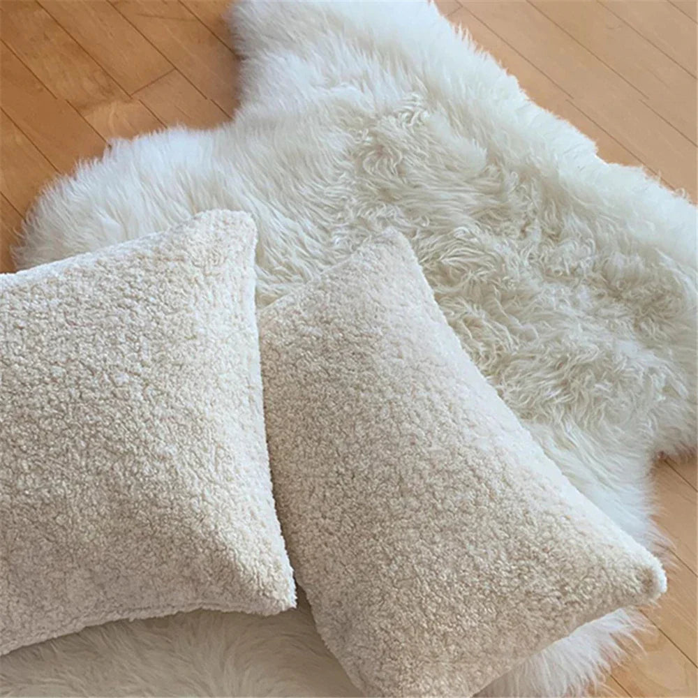 Weiße Teddy Kissenhülle – Flauschiger Dekokissenbezug aus Teddyfell für Sofa, Bett und Wohnzimmer, gemütliche Kissenbezug aus weichem Plüschstoff