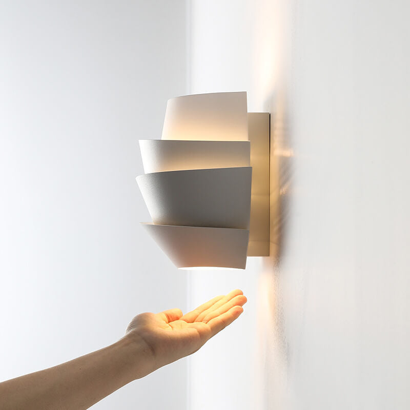 Skandinavische Wandlampe aus Eisen mit Doppelleuchten – Moderne Beleuchtung