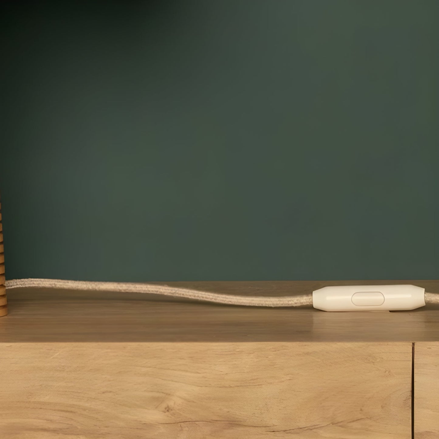 Skandinavische Tischlampe aus Holz - Minimalistische Nachttischlampe im Natur-Design mit Stoffschirm, ideal für Schlafzimmer & Wohnzimmer Beleuchtung