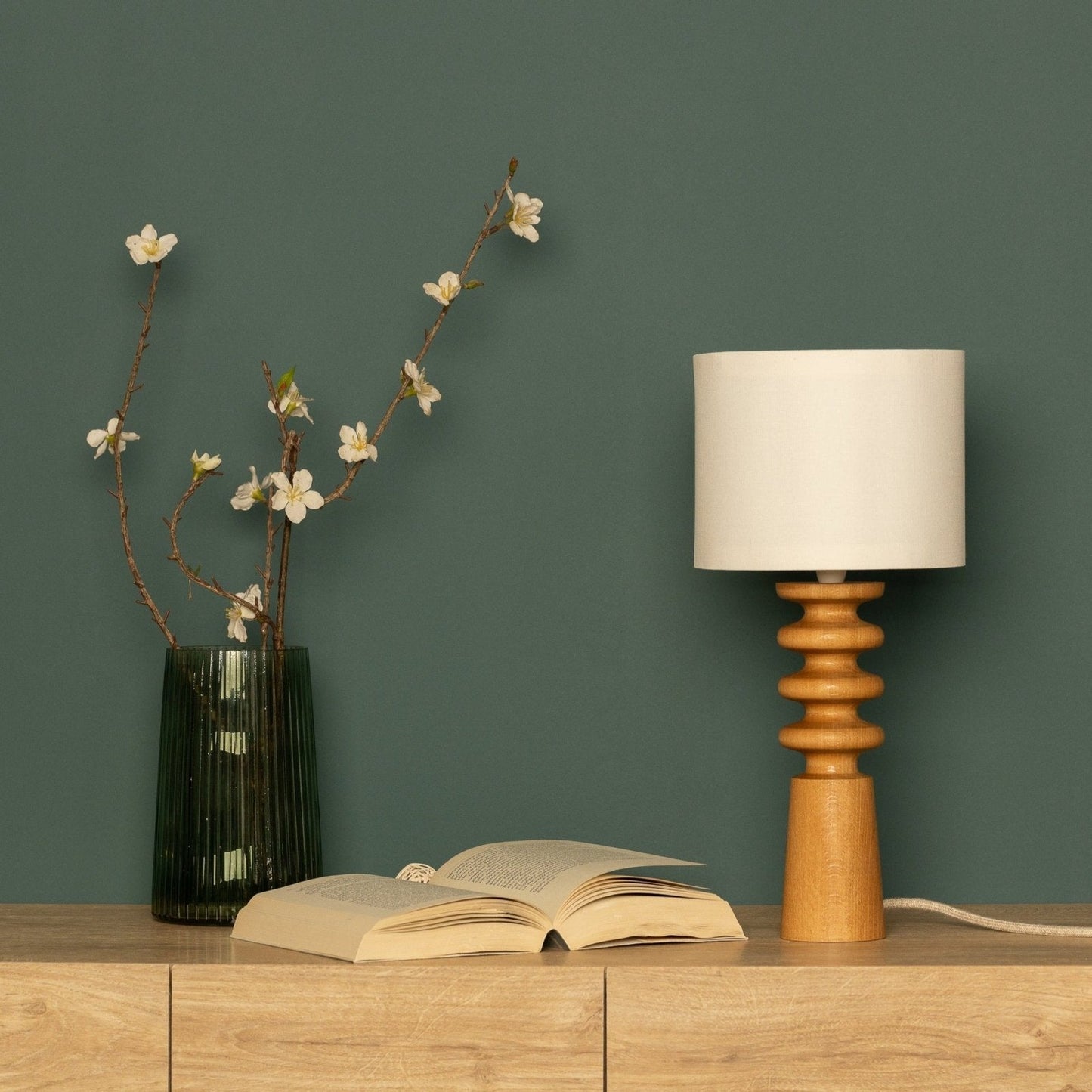 Skandinavische Tischlampe aus Holz - Minimalistische Nachttischlampe im Natur-Design mit Stoffschirm, ideal für Schlafzimmer & Wohnzimmer Beleuchtung
